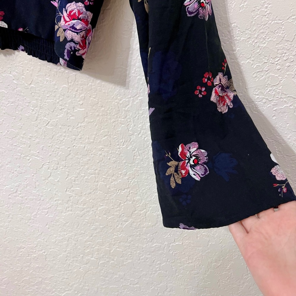 Wild Fable Womens‎ Black Floral Print Cropped Long Flared Sleeve V Neck Top XXL - Picture 4 of 8